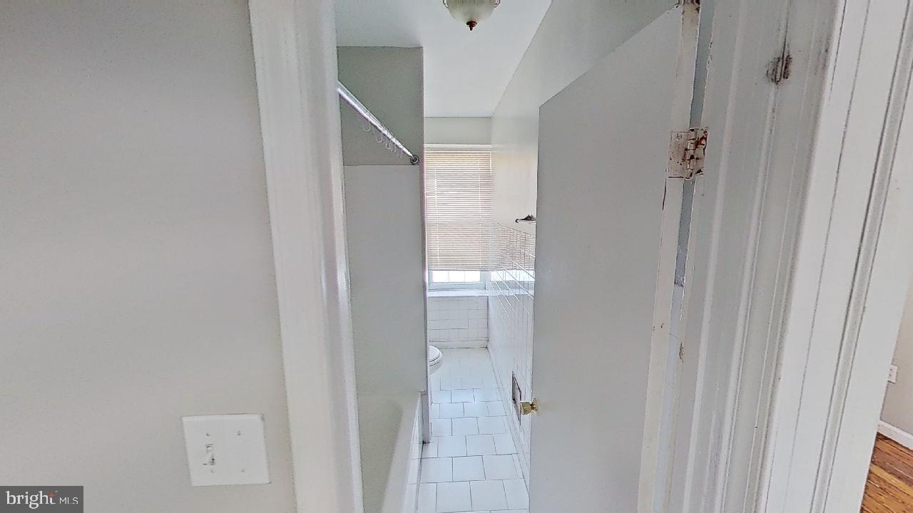 EAST FALLS - Residential Lease