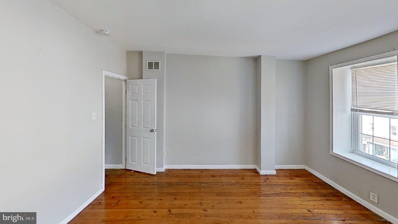 EAST FALLS - Residential Lease