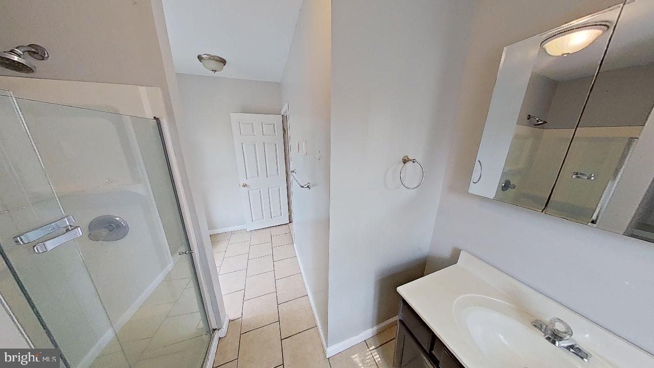 EAST FALLS - Residential Lease