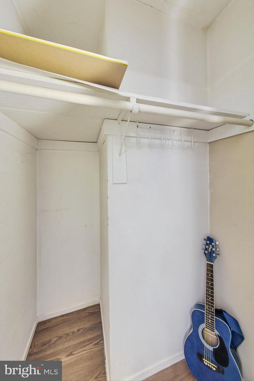 FARMINGDALE - Residential