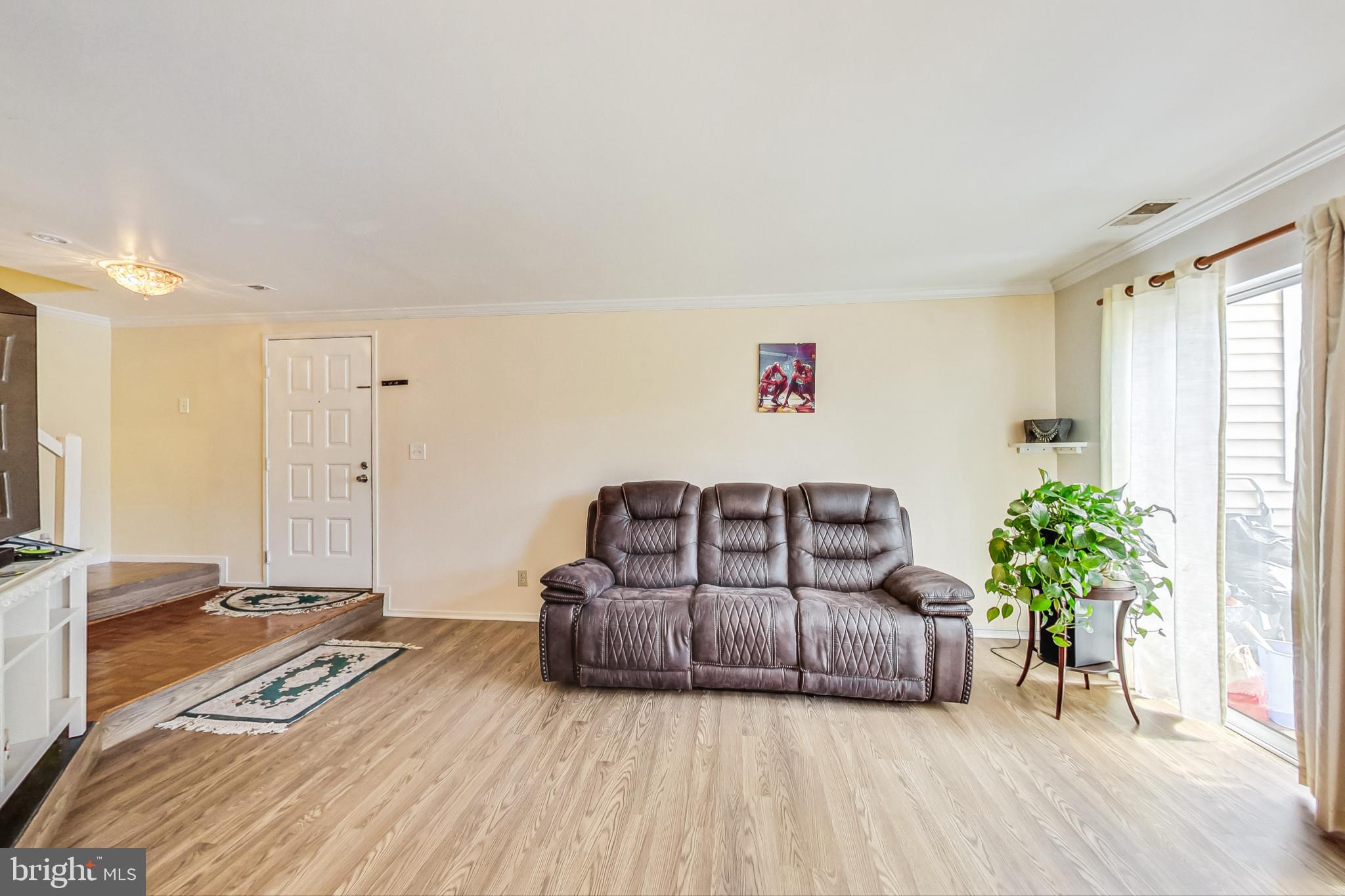 FARMINGDALE - Residential