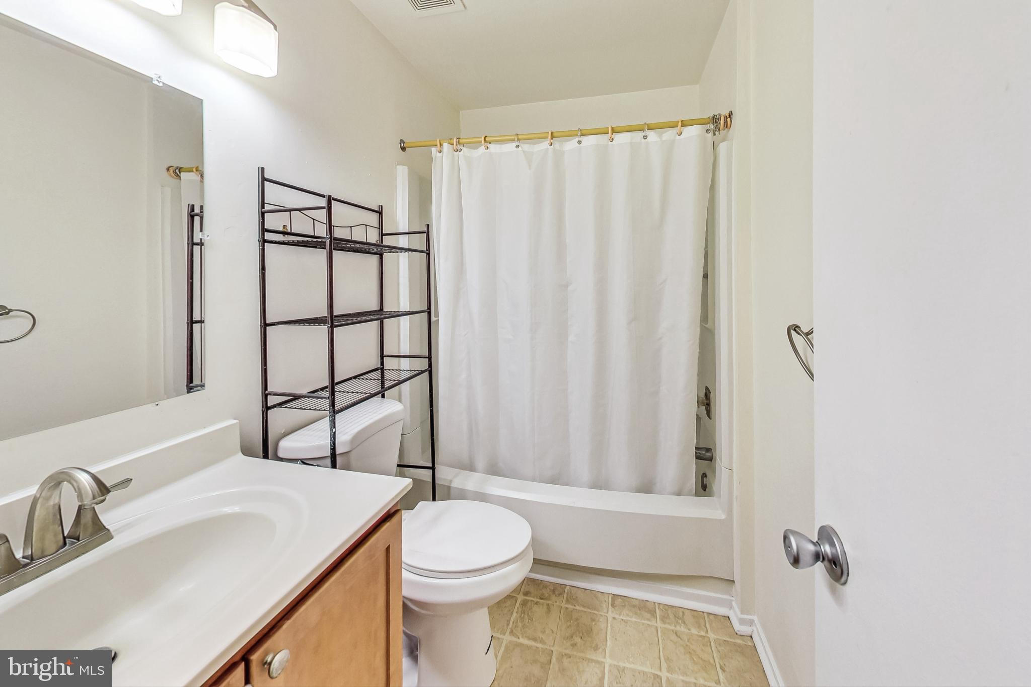 FARMINGDALE - Residential