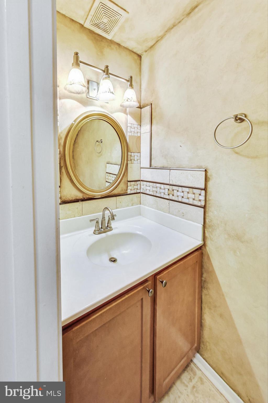 FARMINGDALE - Residential