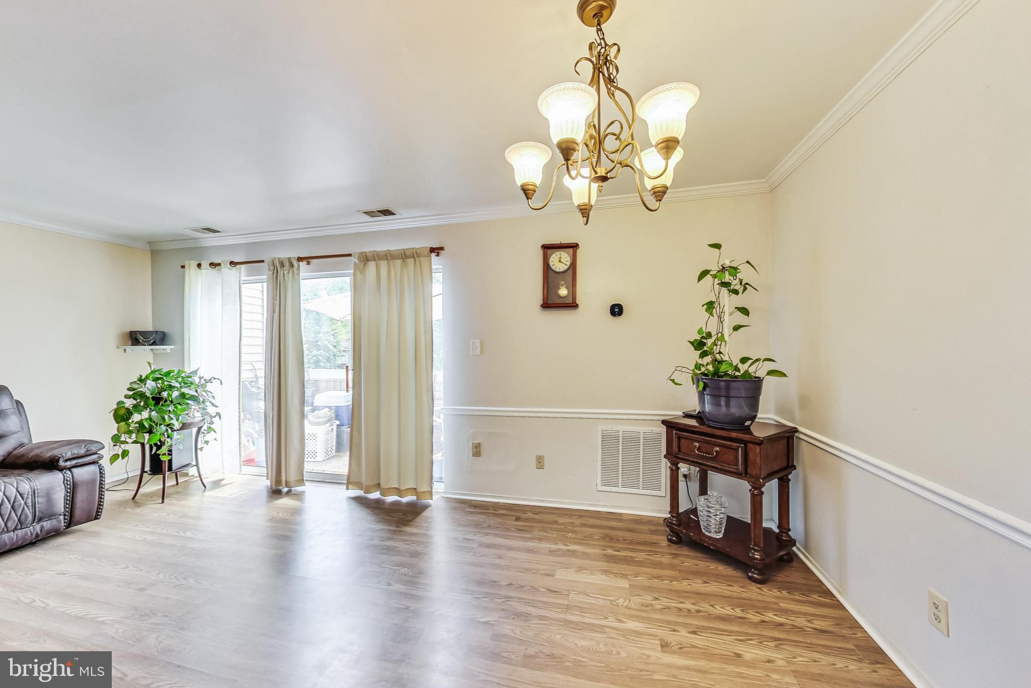 FARMINGDALE - Residential