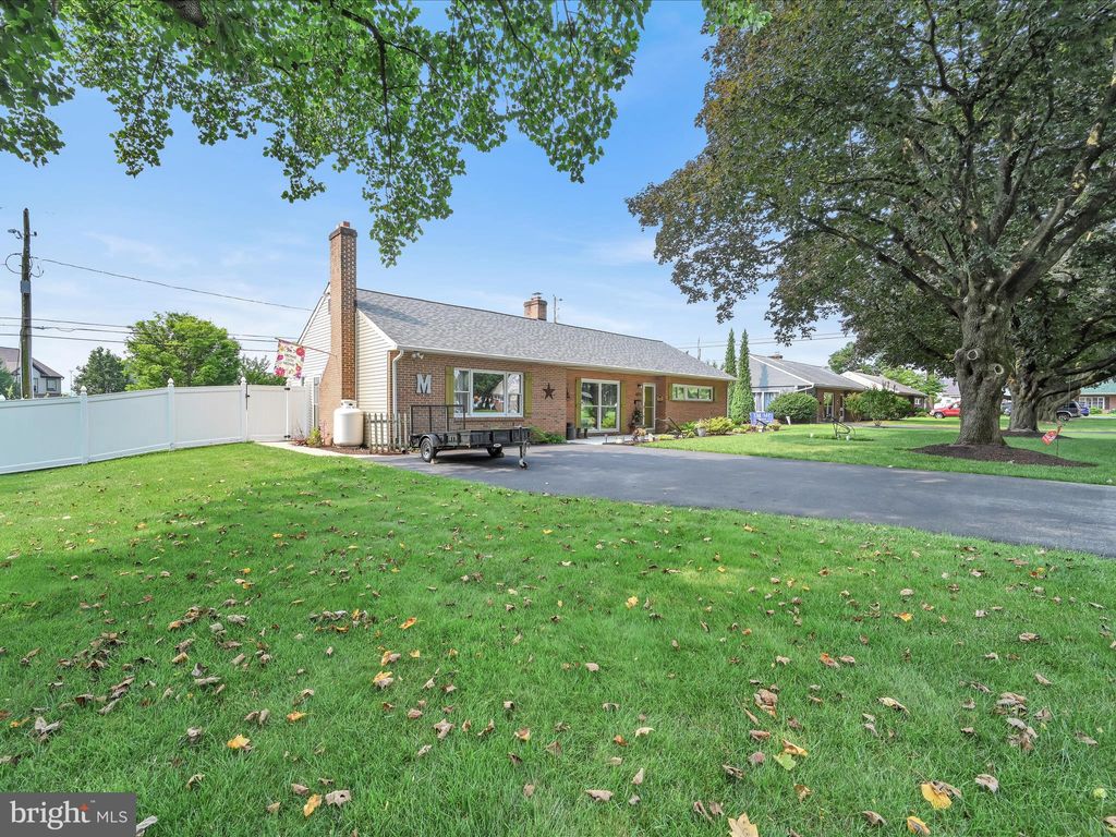 Photo of 410 LYNN AVE, LANDISVILLE, PA 17538 (MLS # PALA2037402)