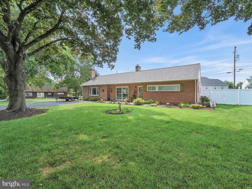 Photo of 410 LYNN AVE, LANDISVILLE, PA 17538 (MLS # PALA2037402)