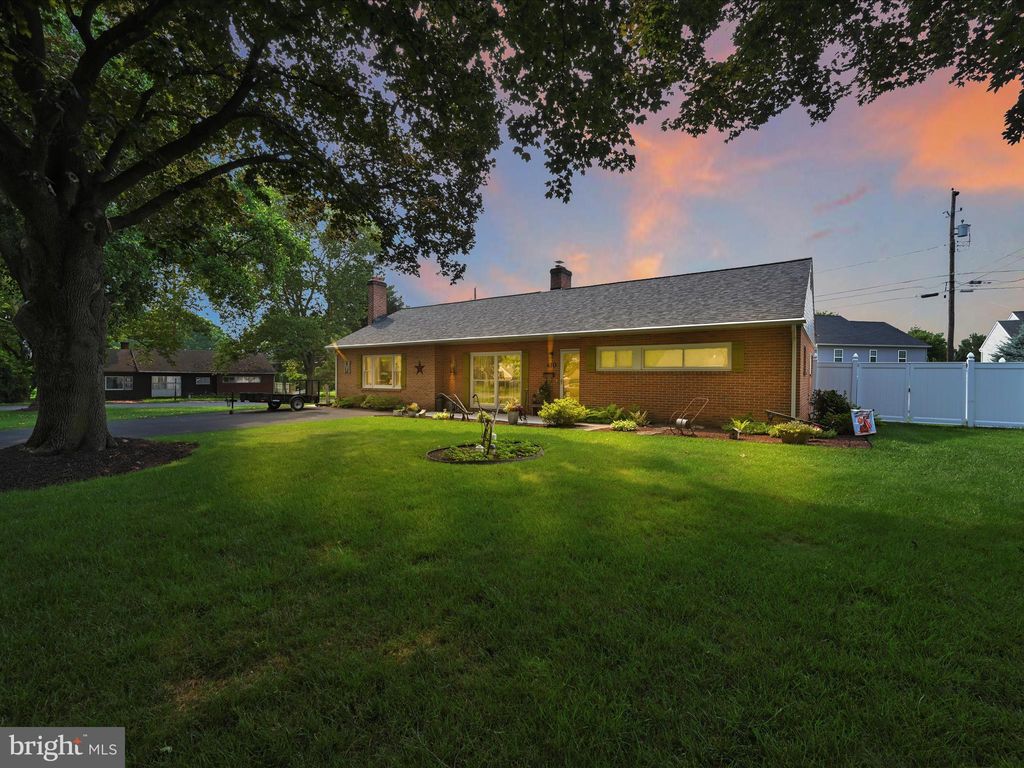 Photo of 410 LYNN AVE, LANDISVILLE, PA 17538 (MLS # PALA2037402)