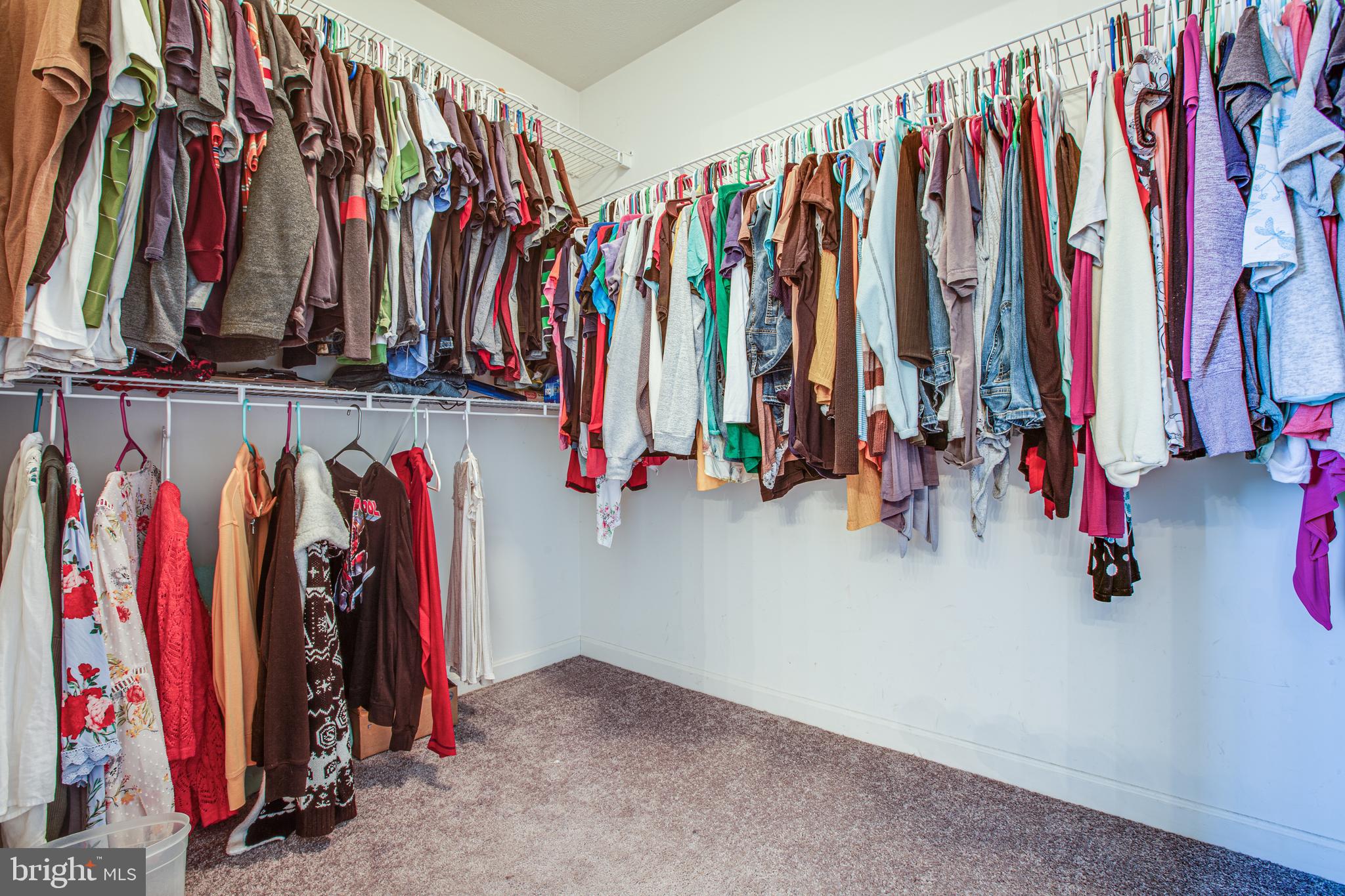 PRESIDENTIAL LAKES - Residential