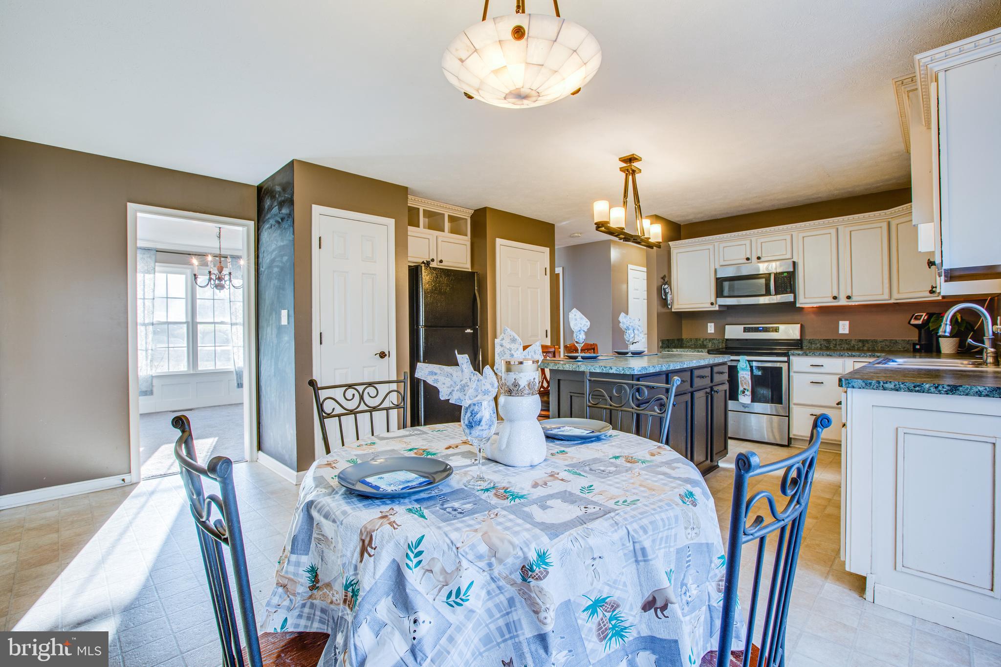 PRESIDENTIAL LAKES - Residential