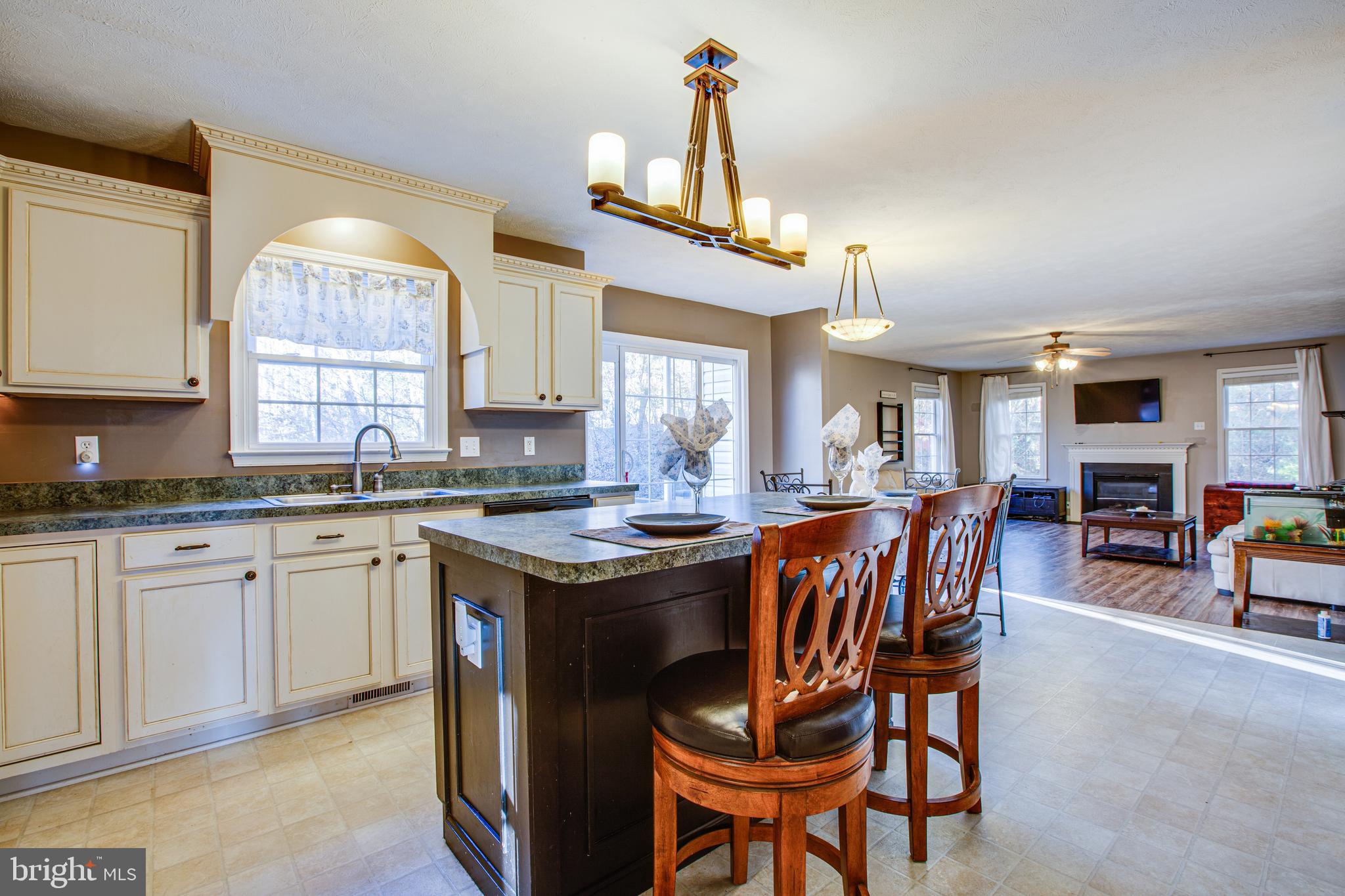 PRESIDENTIAL LAKES - Residential