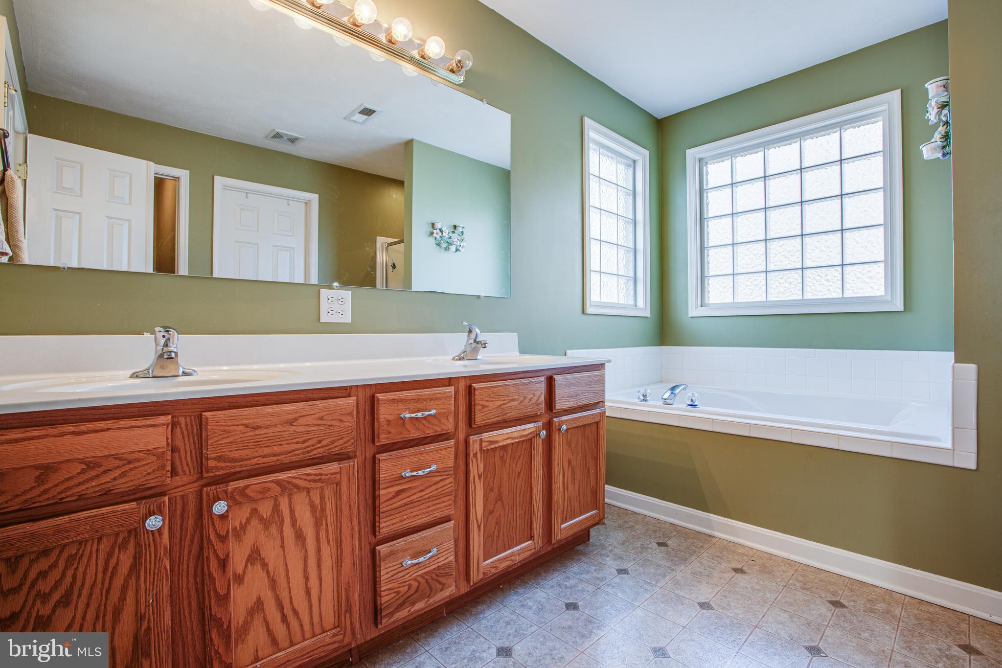 PRESIDENTIAL LAKES - Residential