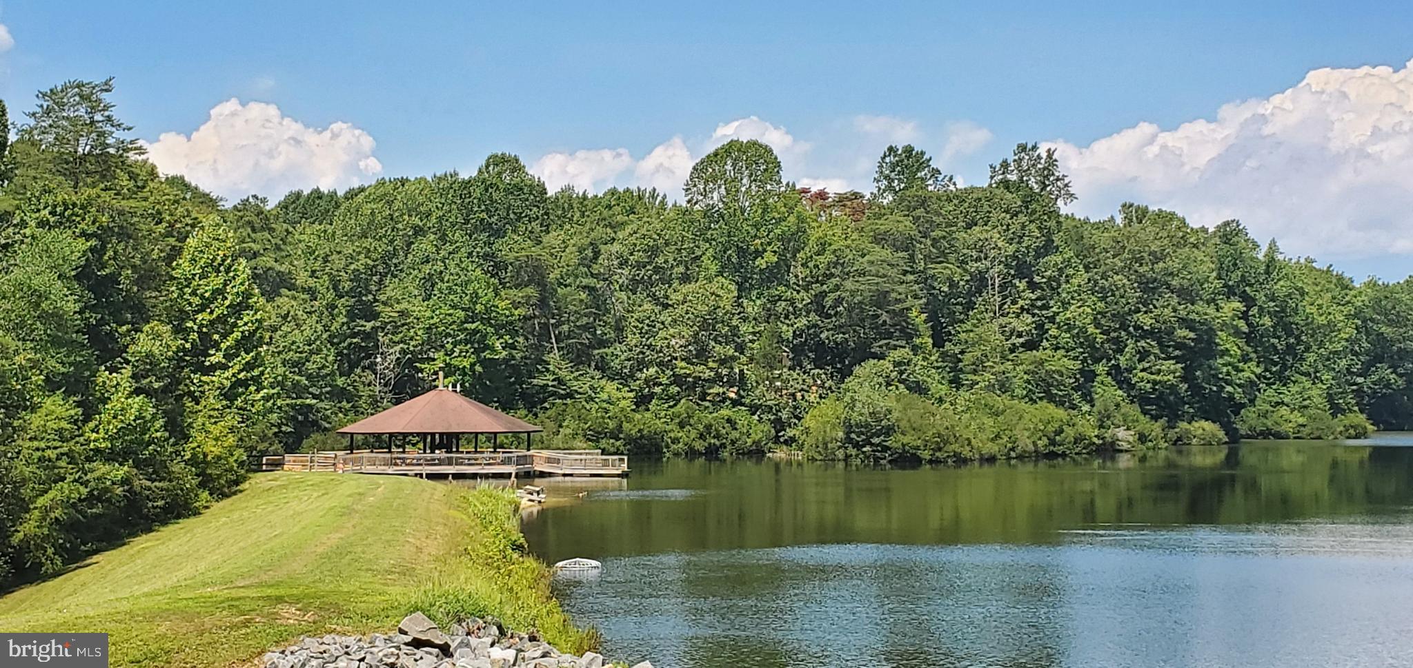 PRESIDENTIAL LAKES - Residential