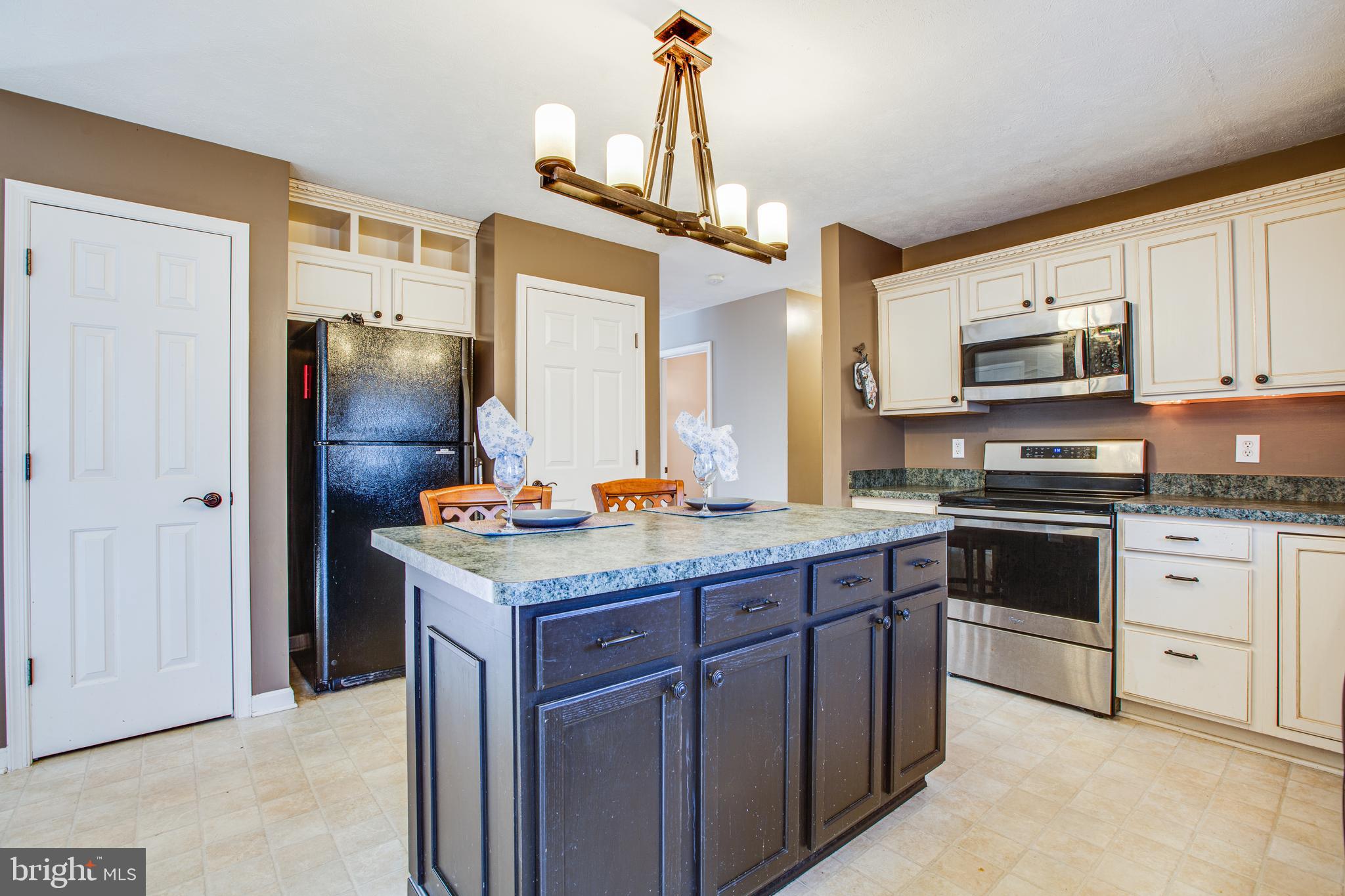 PRESIDENTIAL LAKES - Residential