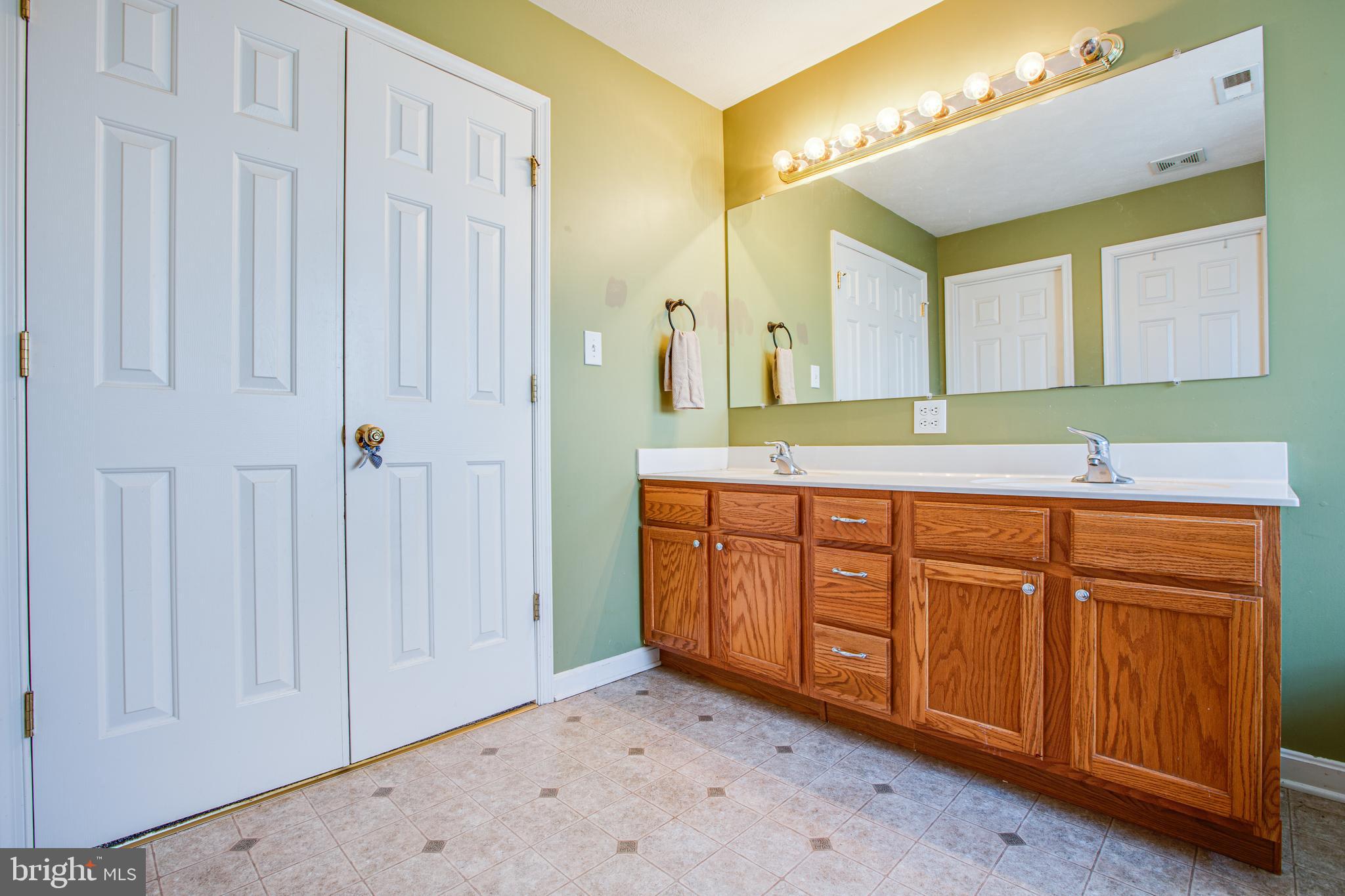 PRESIDENTIAL LAKES - Residential