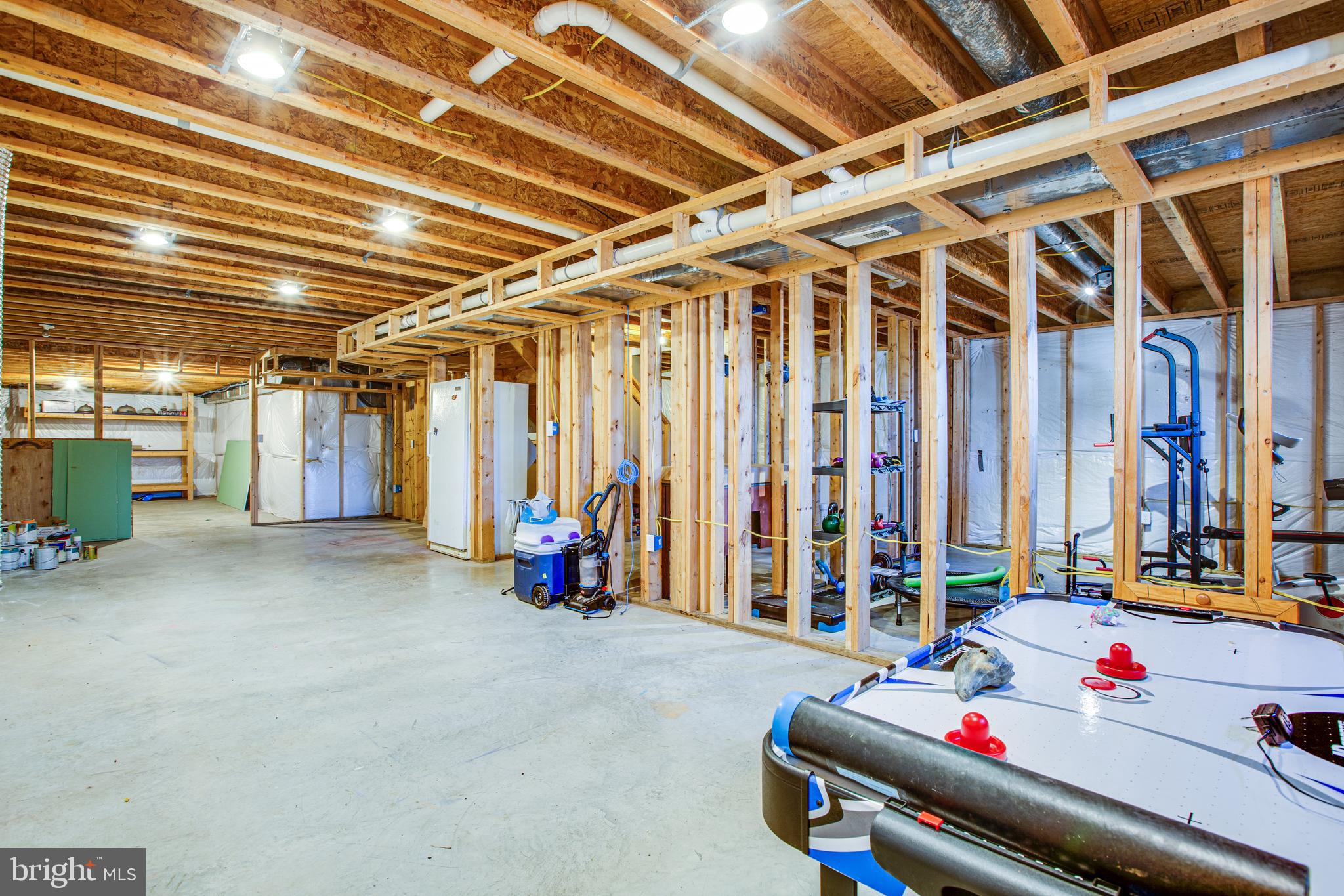 PRESIDENTIAL LAKES - Residential