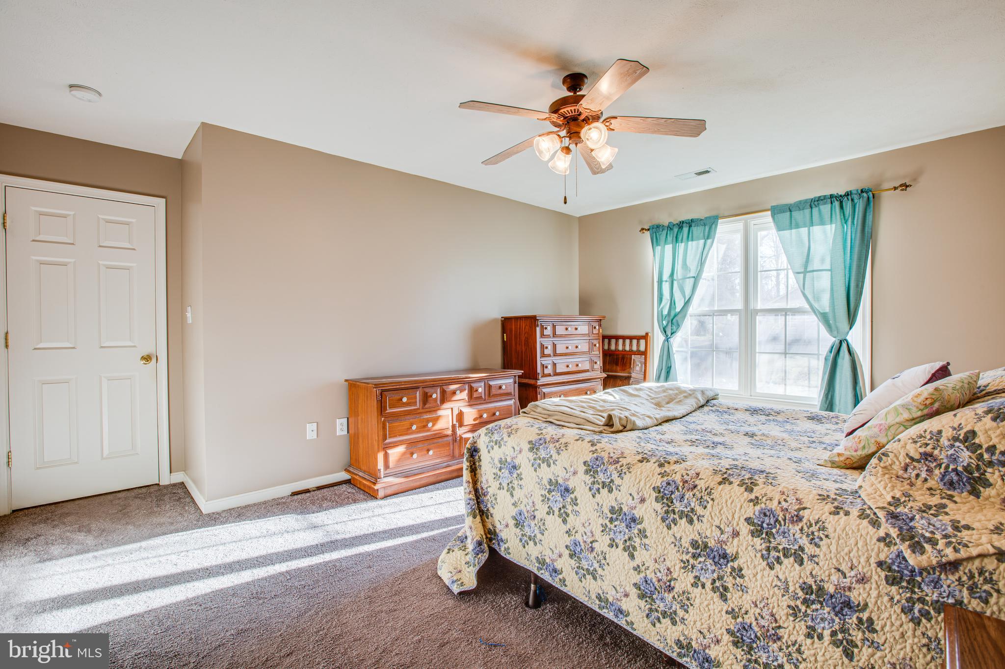 PRESIDENTIAL LAKES - Residential