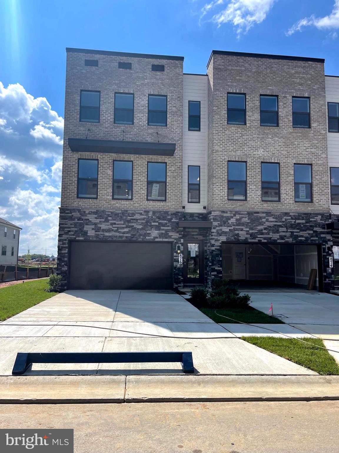 RENN QUARTER - Residential Lease