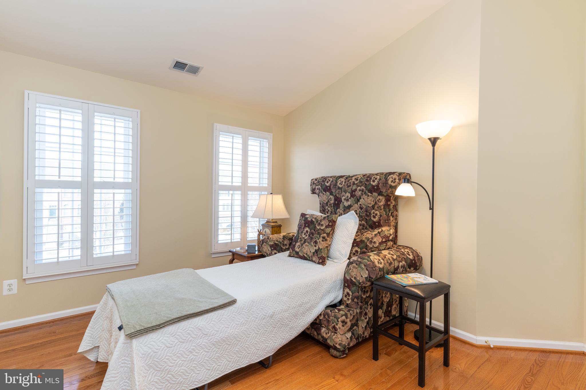 SOUTH RIDING - Residential