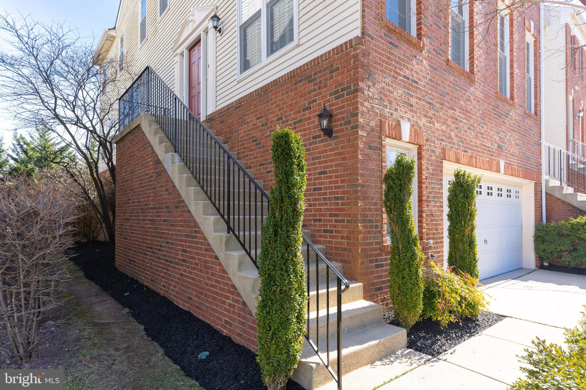 SOUTH RIDING - Residential