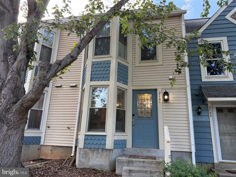 Photo of 2121 Whisper Way, RESTON, VA 20191 (MLS # VAFX2321924)