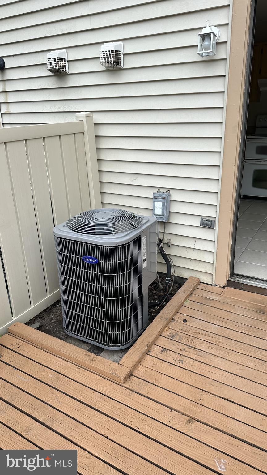 ROCKLEDGE CLUSTERS CONDO - Residential