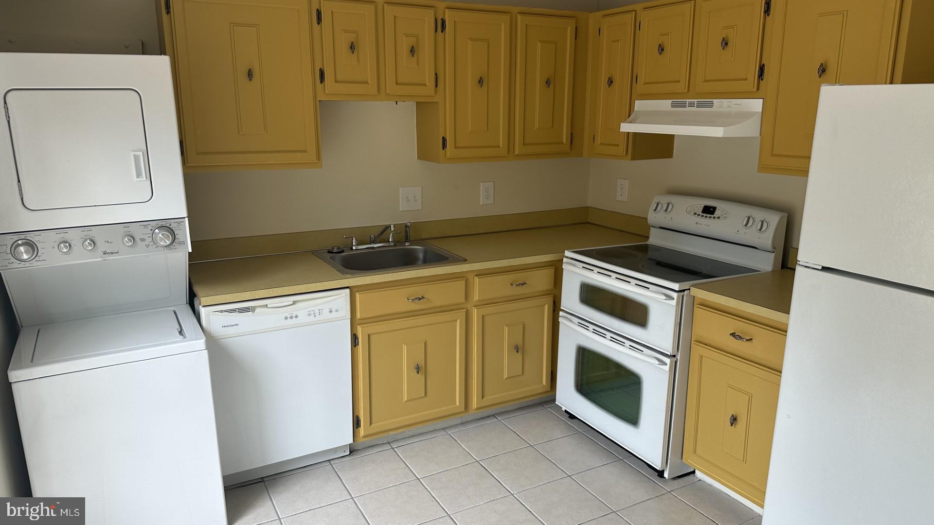 ROCKLEDGE CLUSTERS CONDO - Residential