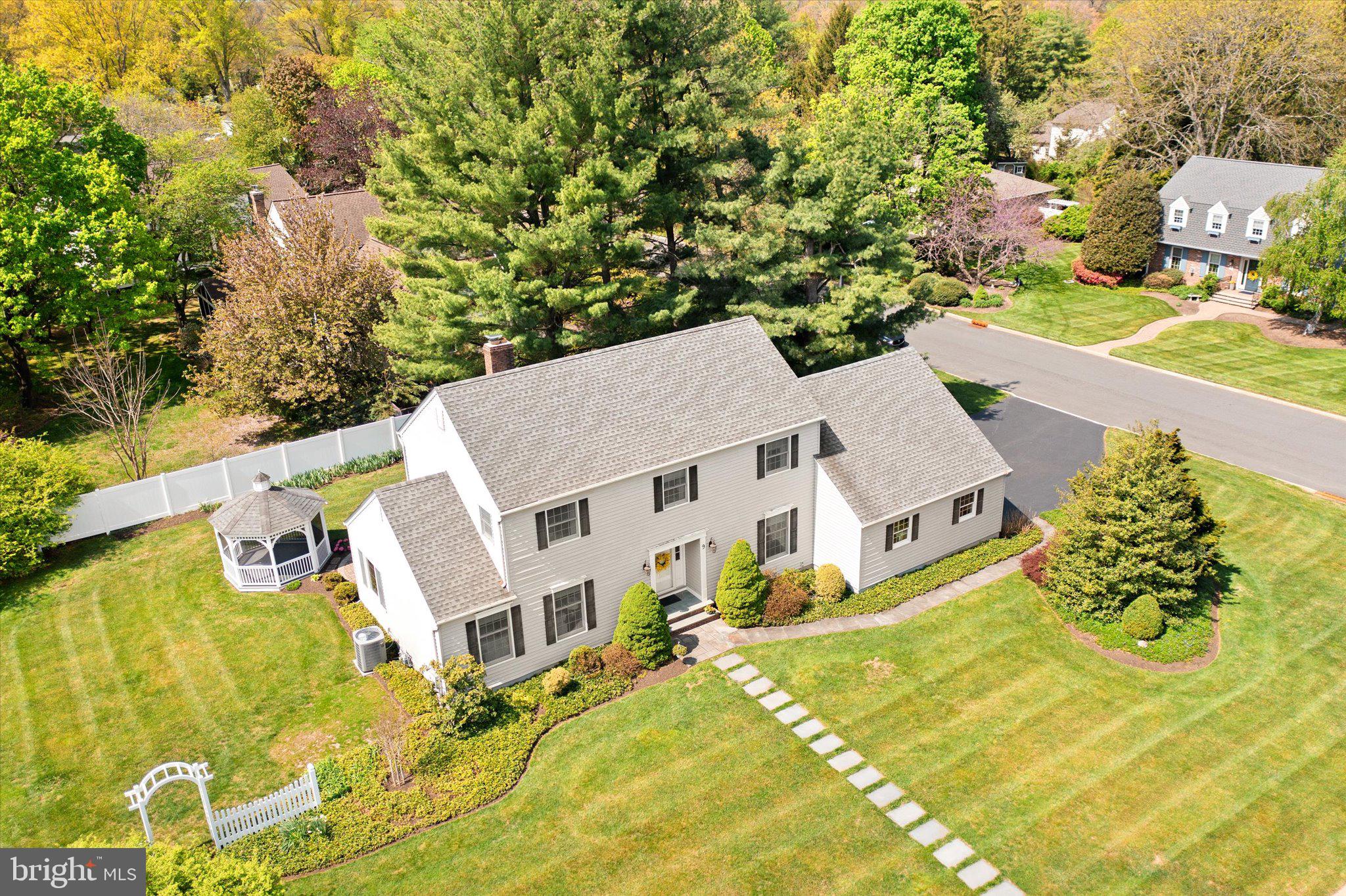 9 HOLLY LANE