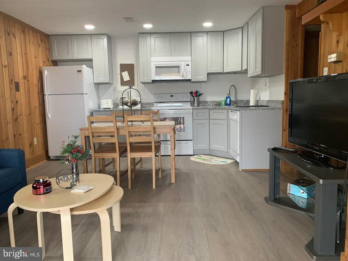 THE HILL CONDOS - Residential