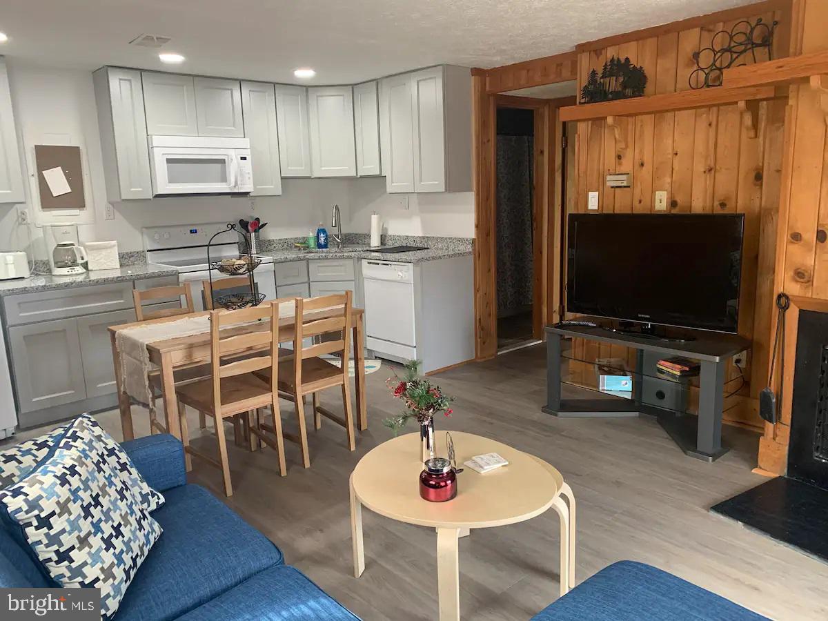 THE HILL CONDOS - Residential