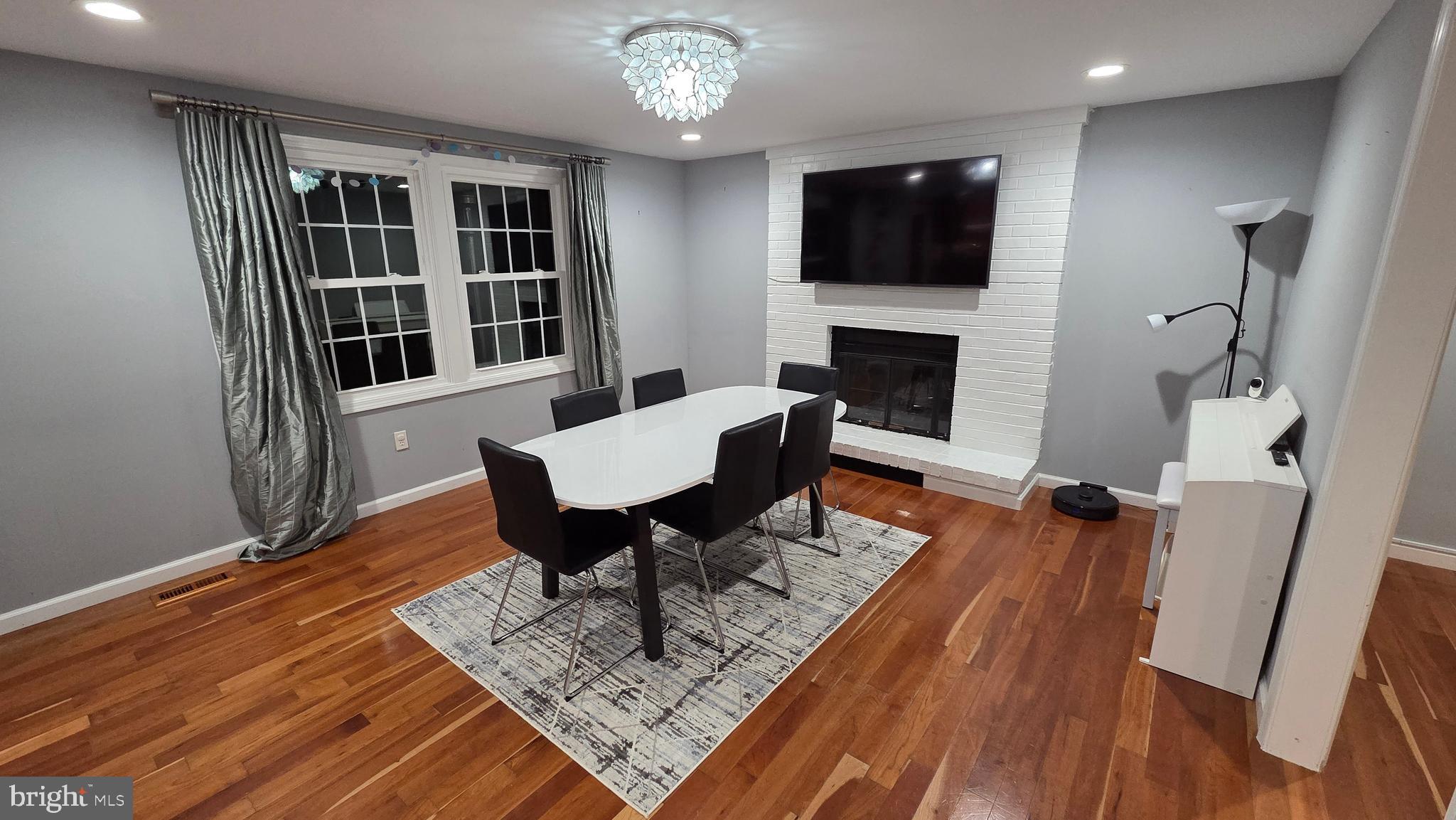 QUINCE ORCHARD MANOR - Residential Lease