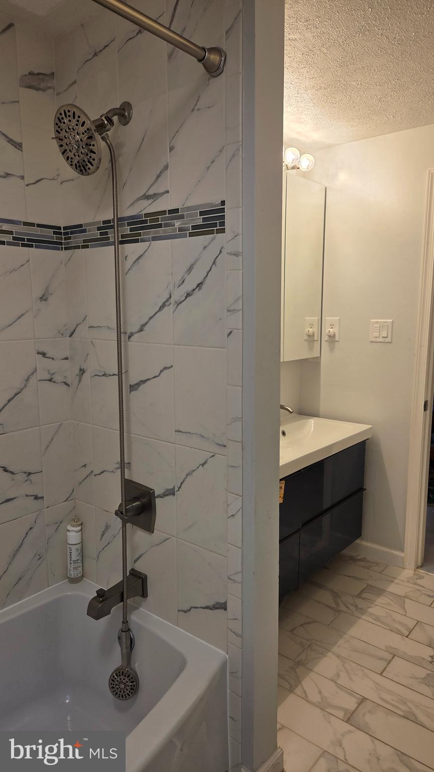 QUINCE ORCHARD MANOR - Residential Lease