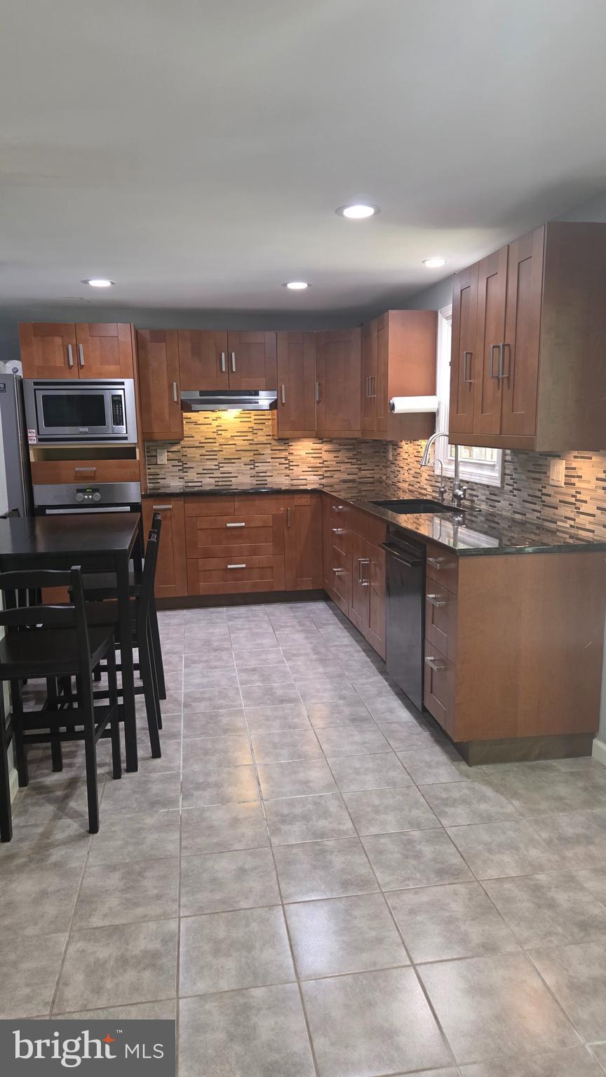 QUINCE ORCHARD MANOR - Residential Lease