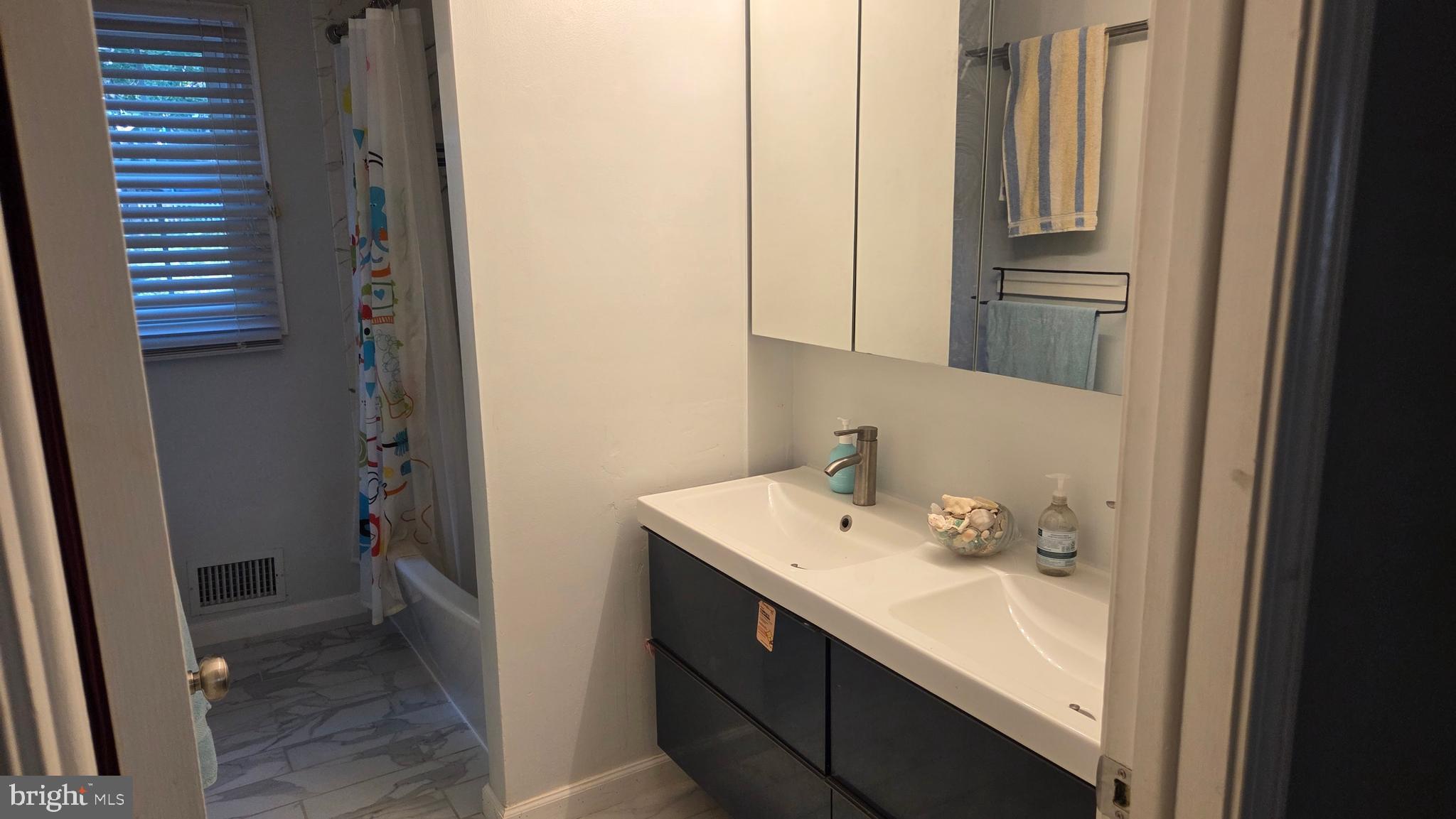 QUINCE ORCHARD MANOR - Residential Lease