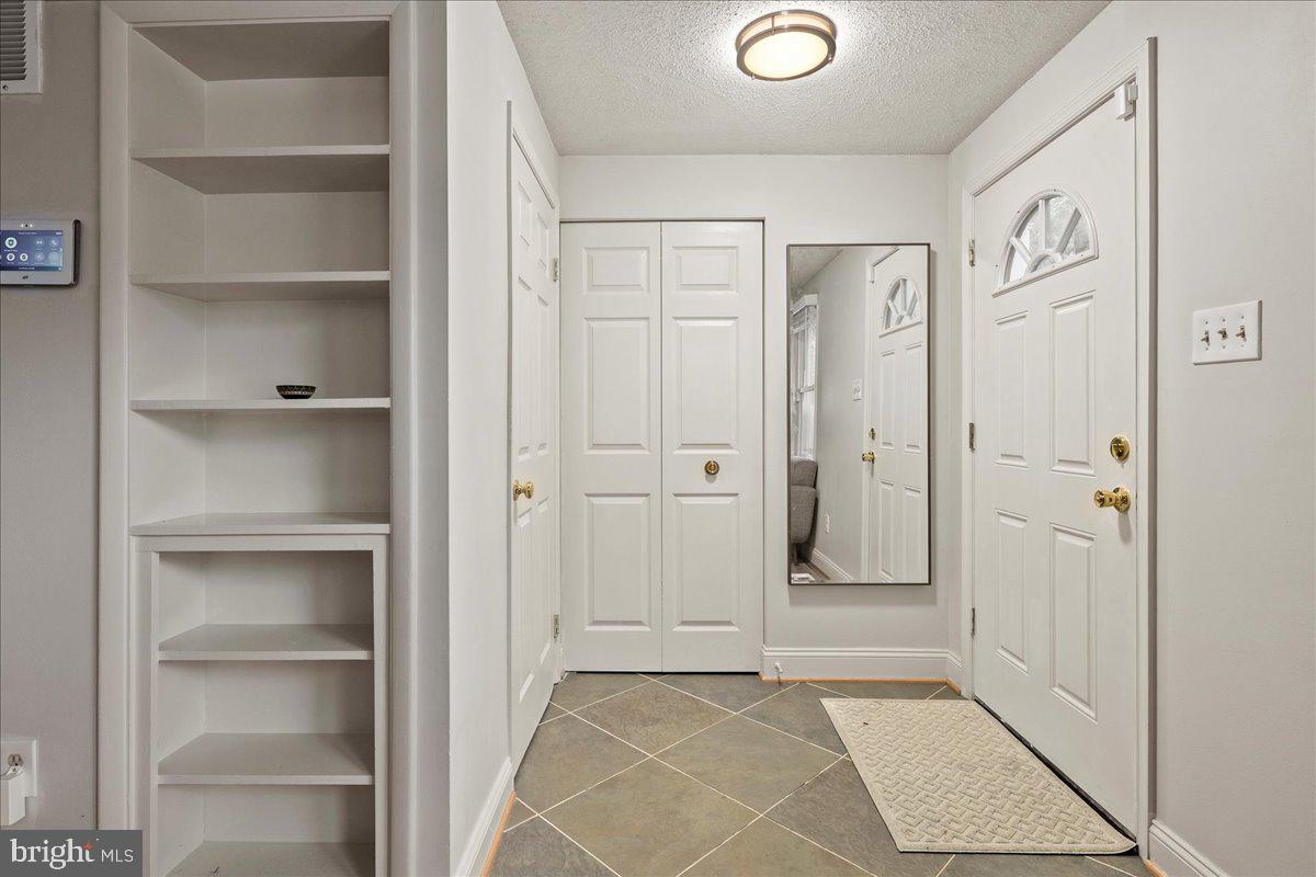 8160 CURVING CREEK COURT