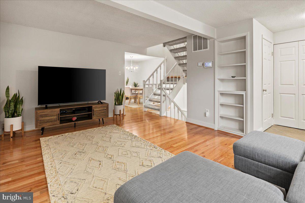 8160 CURVING CREEK COURT