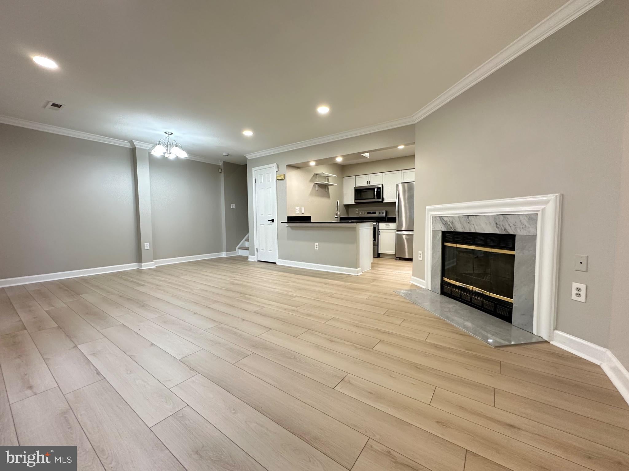 12103 SALEMTOWN