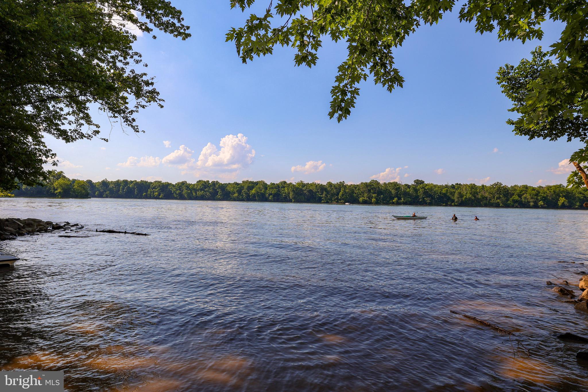 POTOMAC LAKES - Residential