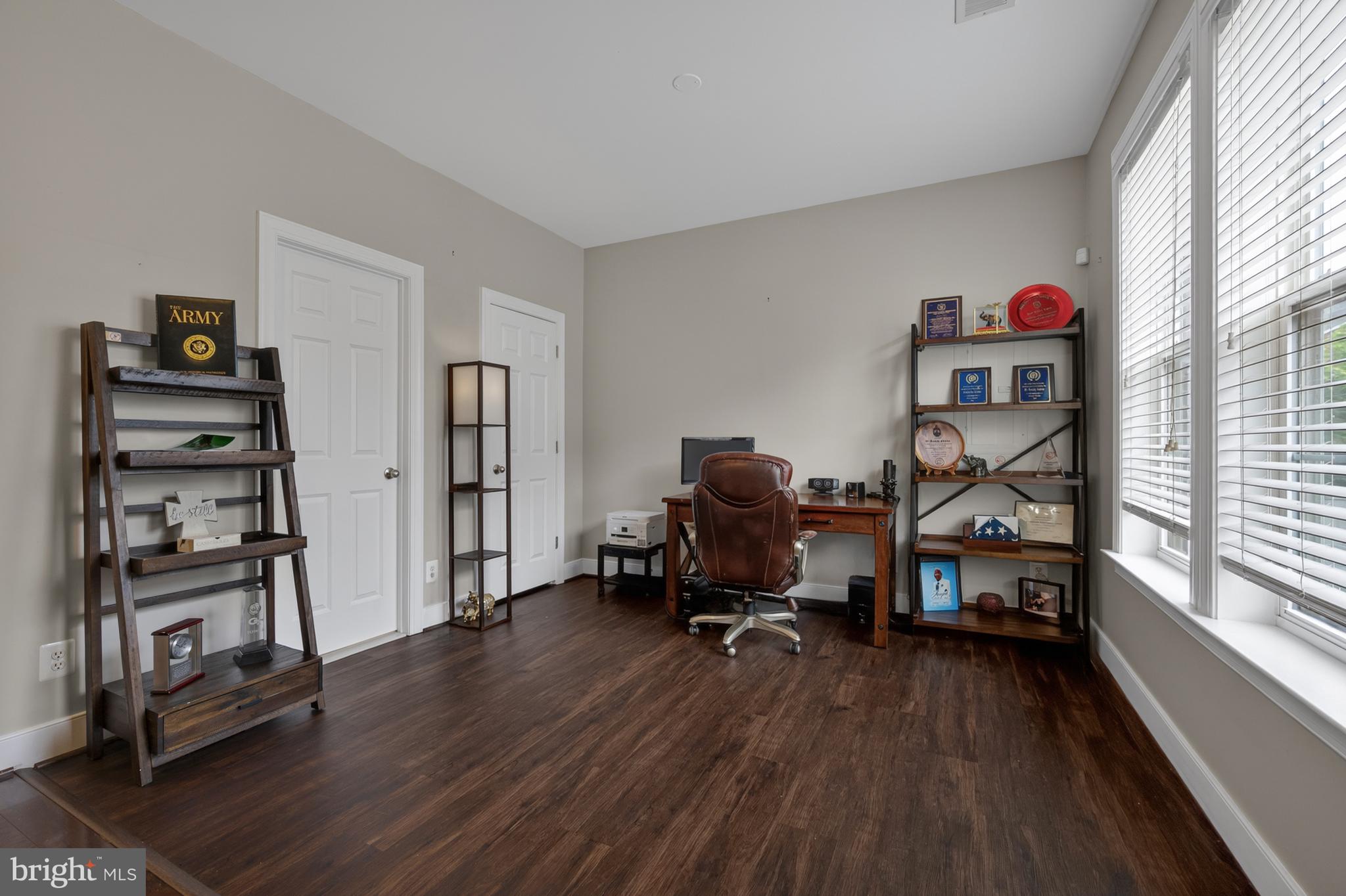 HUNTINGTON MEWS - Residential