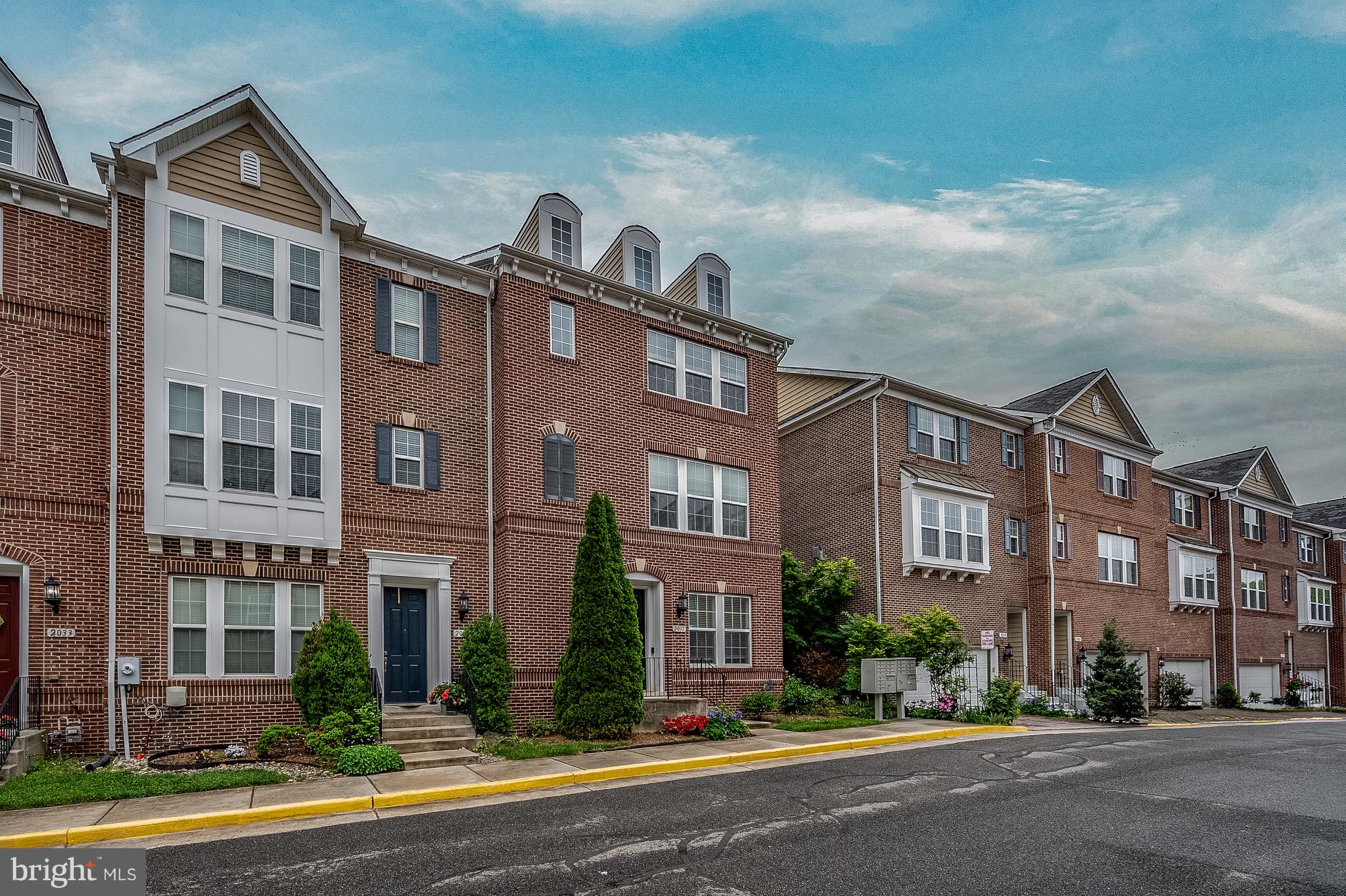 HUNTINGTON MEWS - Residential