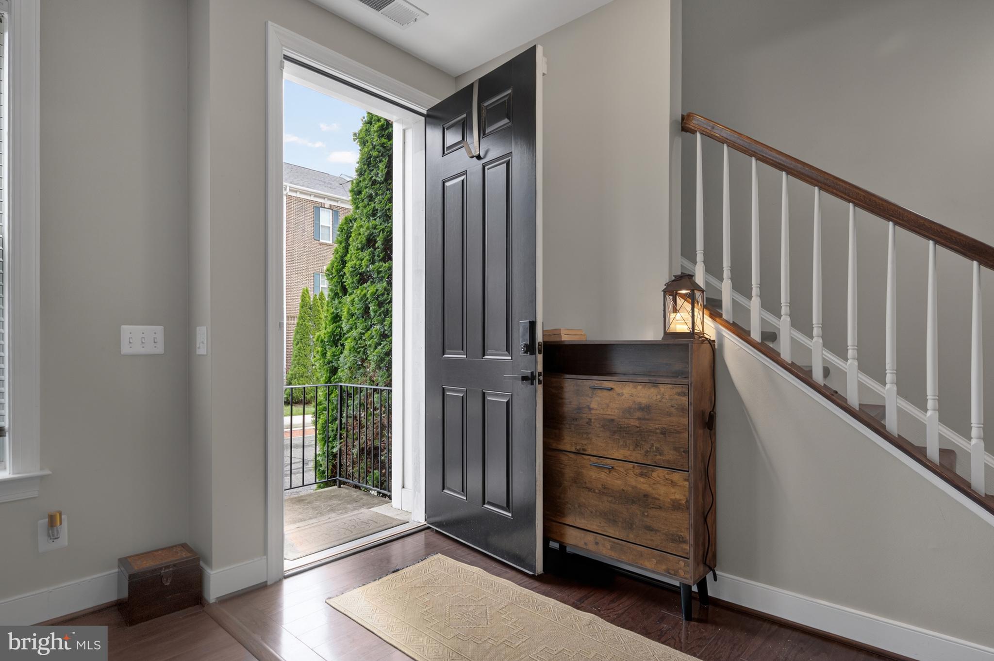HUNTINGTON MEWS - Residential