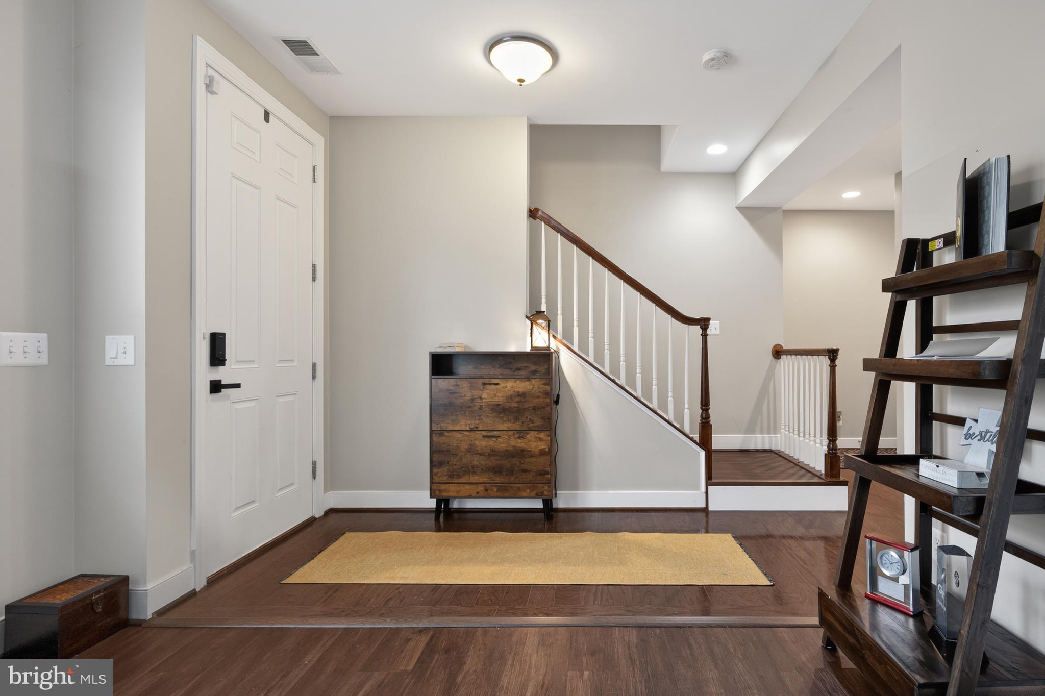 HUNTINGTON MEWS - Residential