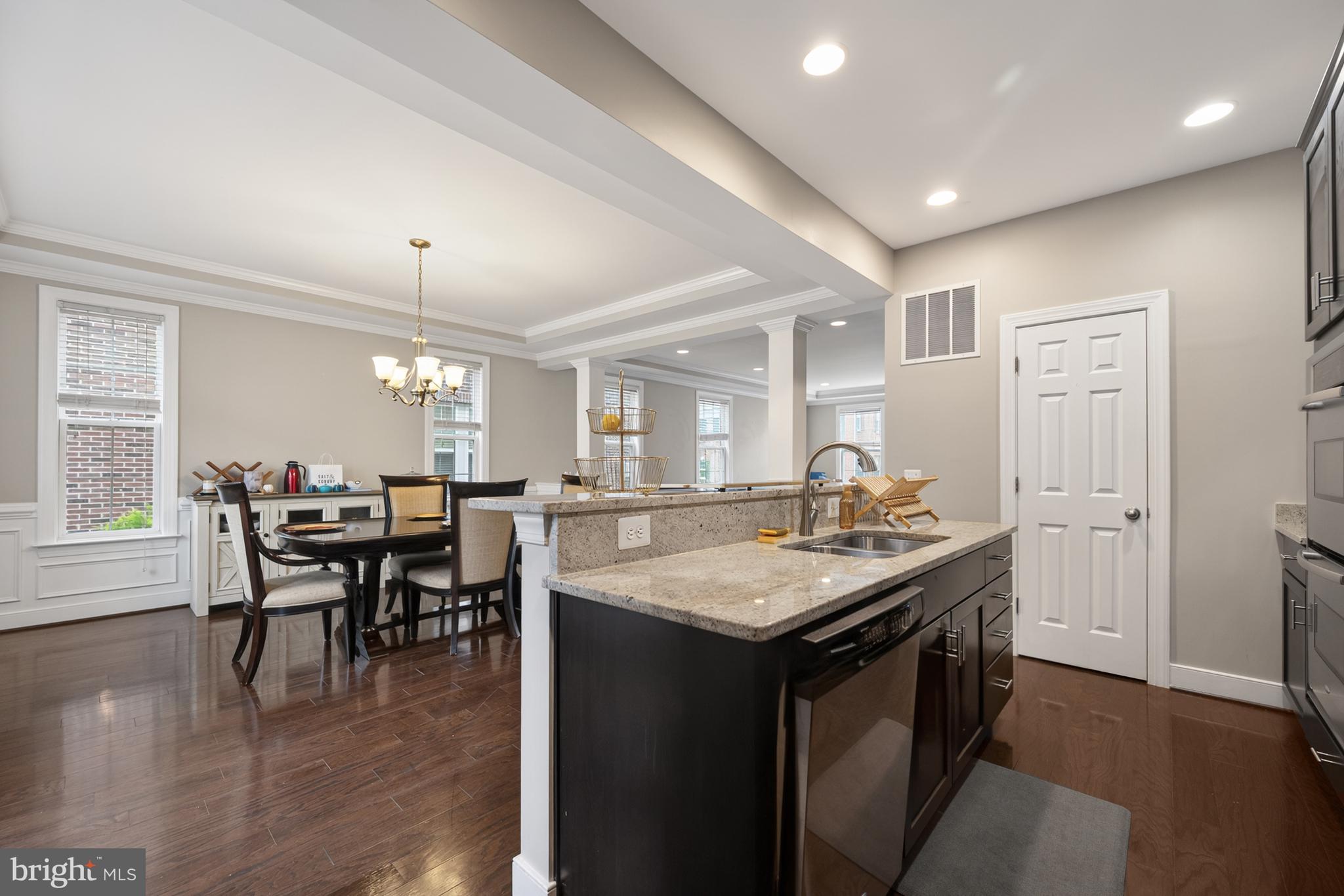 HUNTINGTON MEWS - Residential