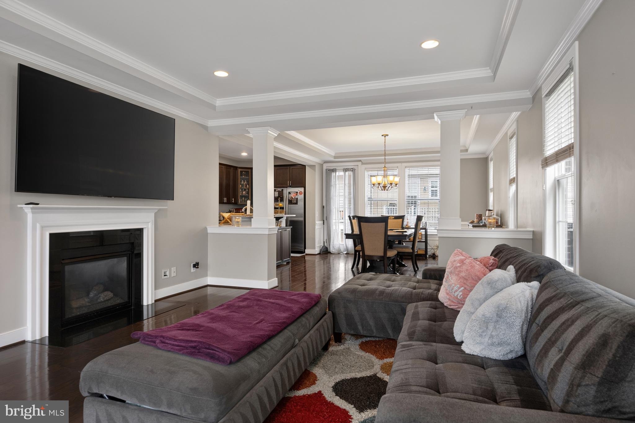 HUNTINGTON MEWS - Residential