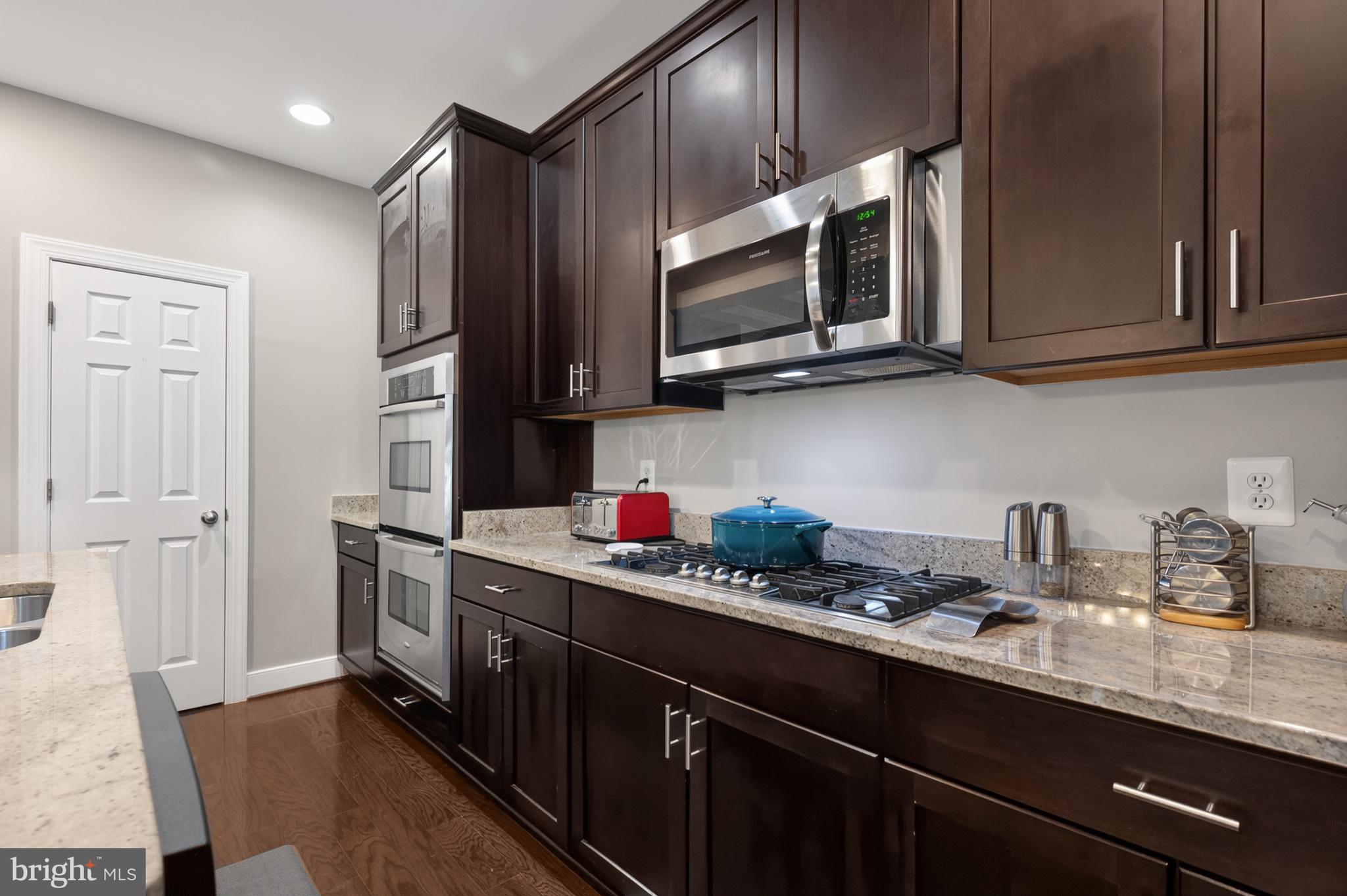 HUNTINGTON MEWS - Residential