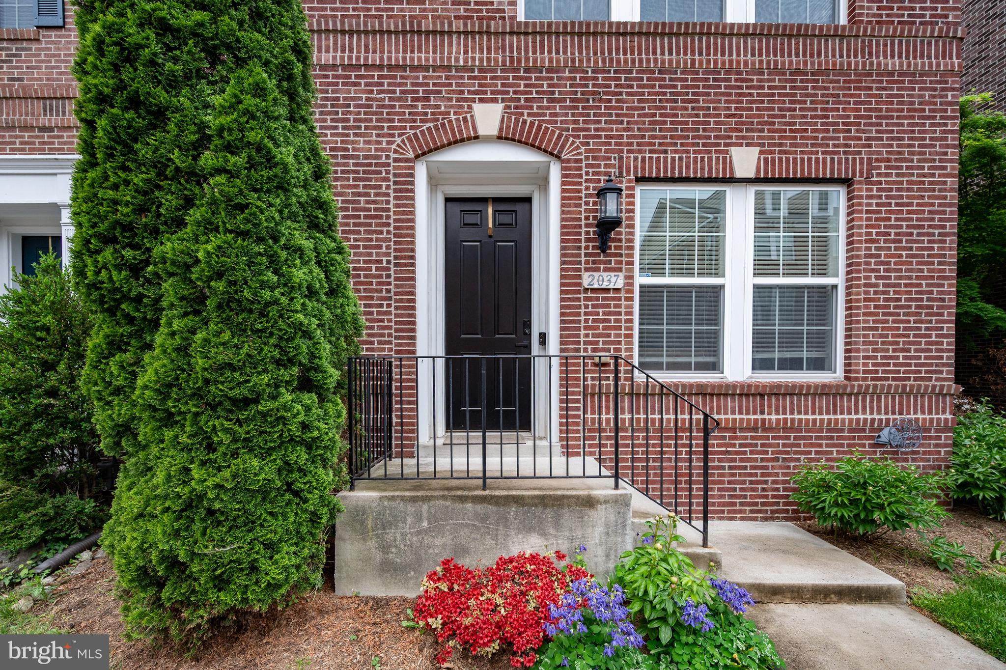 HUNTINGTON MEWS - Residential