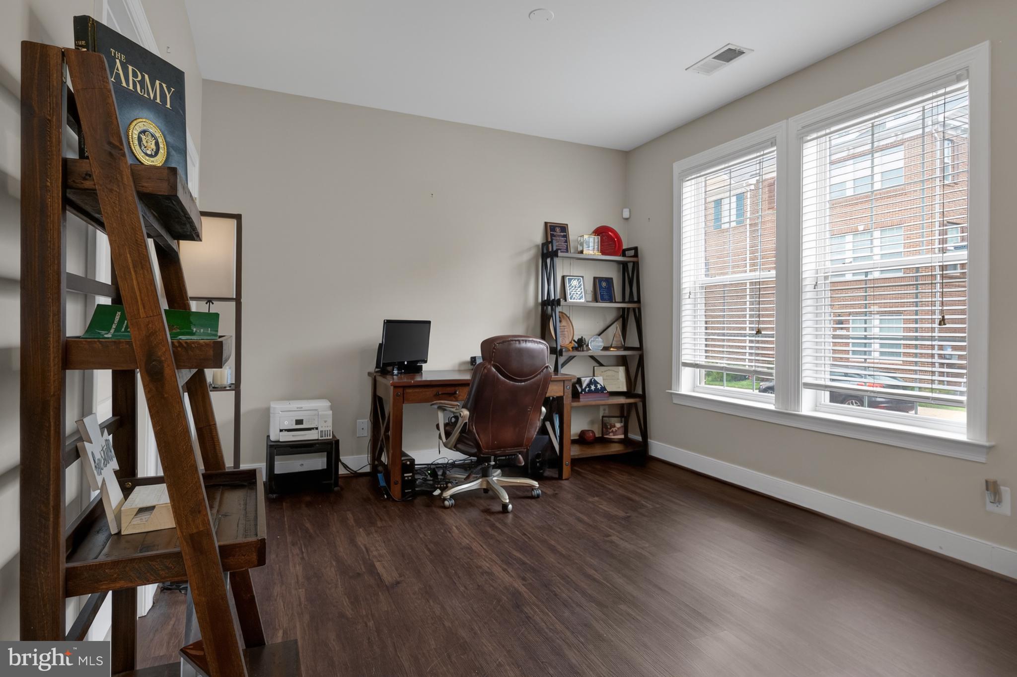 HUNTINGTON MEWS - Residential