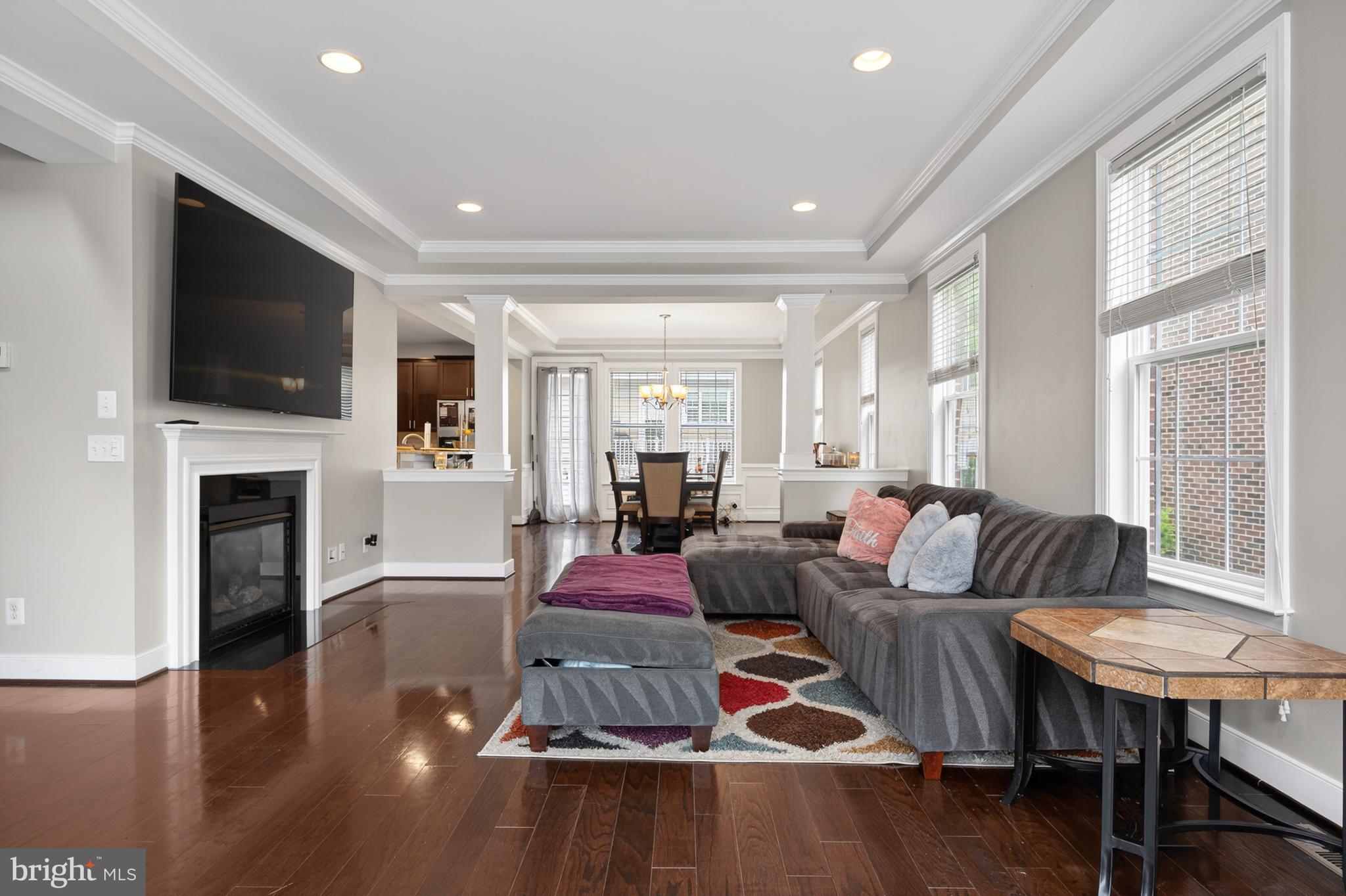 HUNTINGTON MEWS - Residential