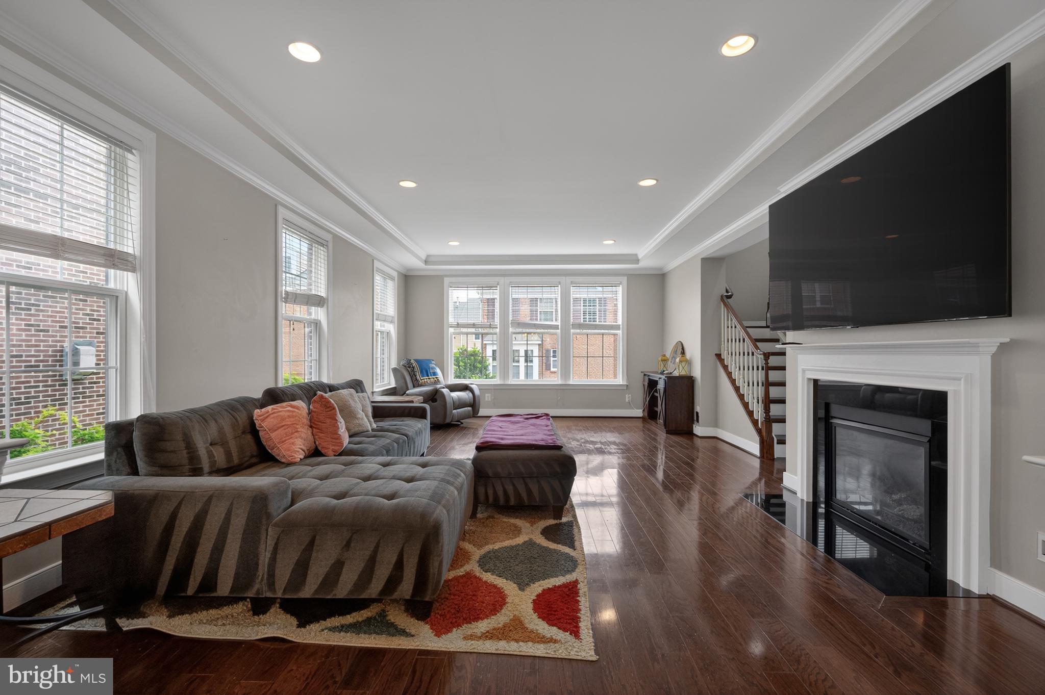HUNTINGTON MEWS - Residential