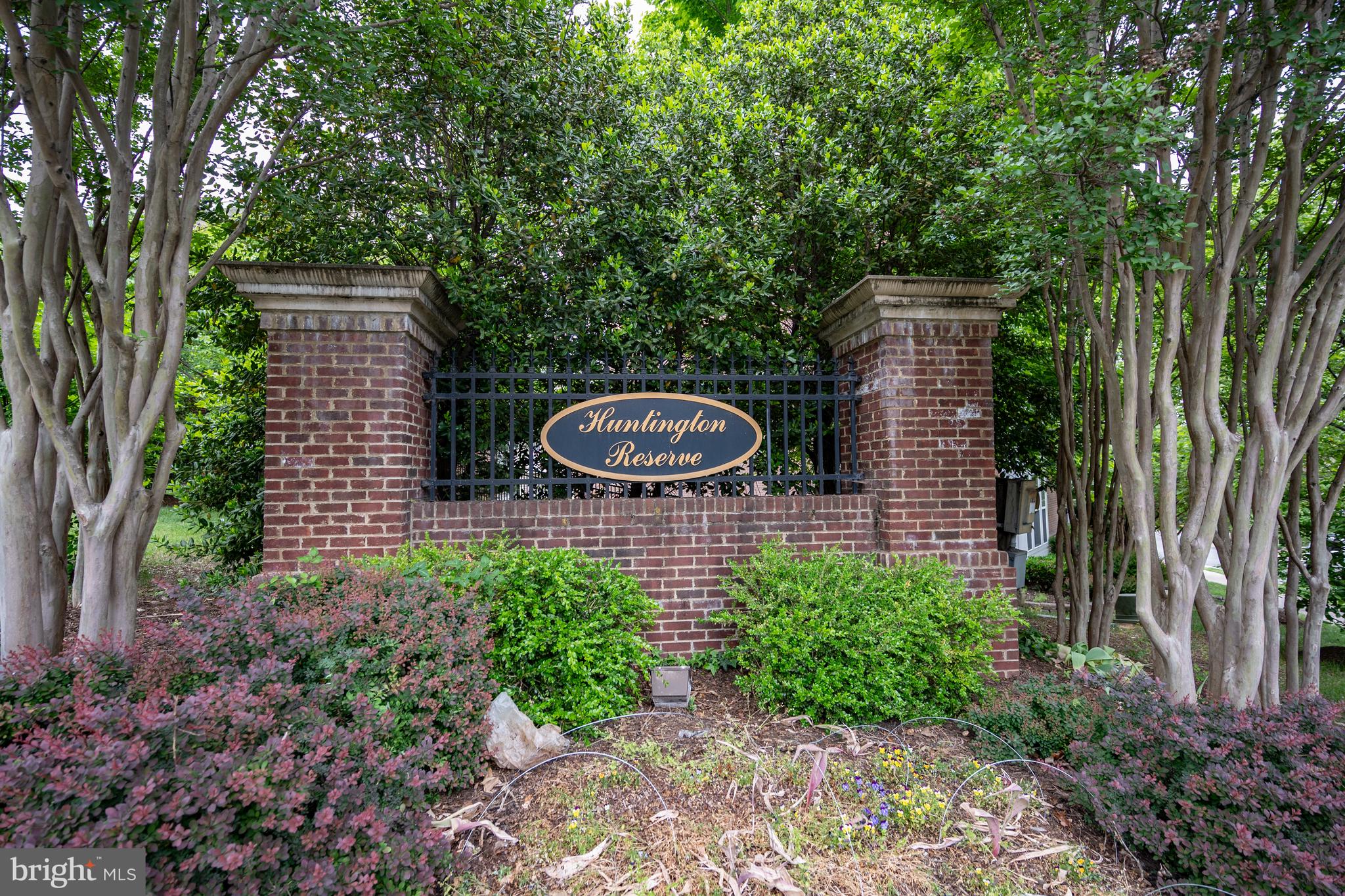 HUNTINGTON MEWS - Residential