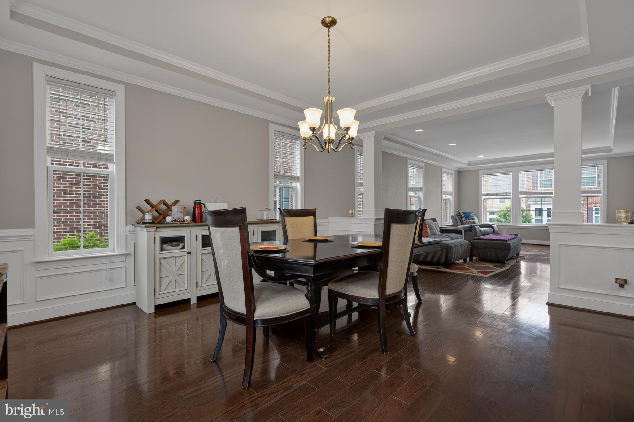 HUNTINGTON MEWS - Residential